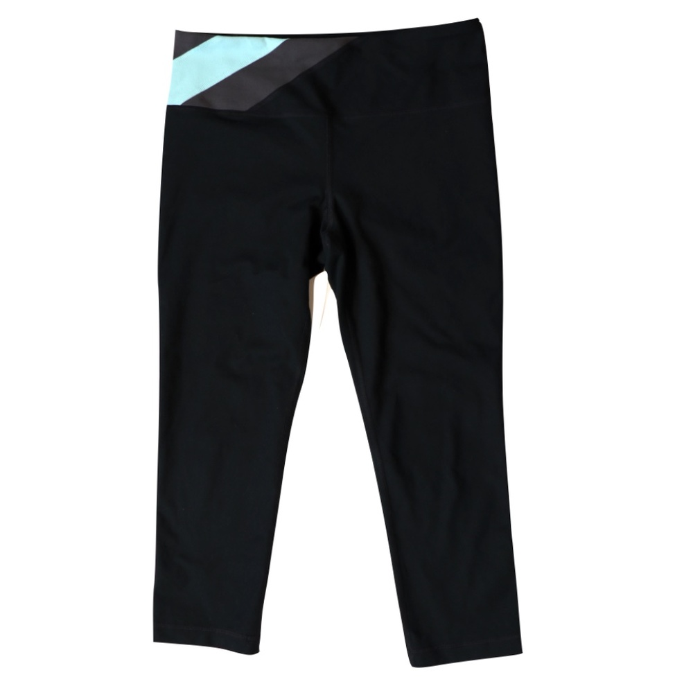 Black capri length Under Armour leggings